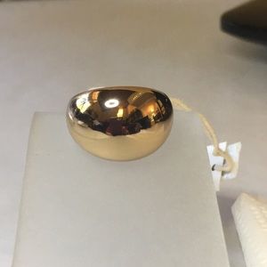 Club Monaco- A classic bold design, gold solid chunky dome ring size 7 NWT